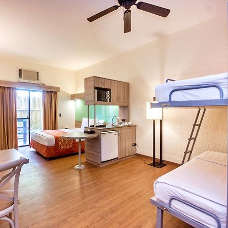 Microtel By Wyndham Boracay Balabag  Dış mekan fotoğraf