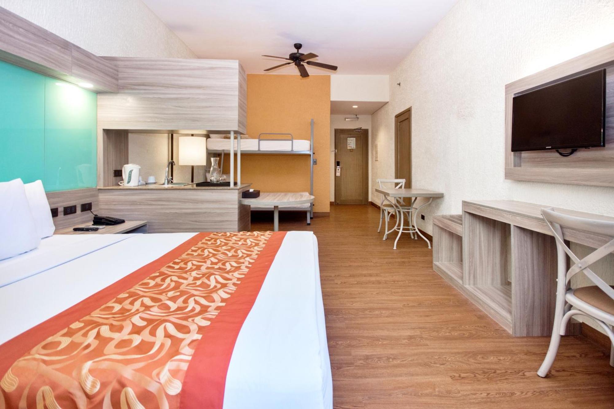 Microtel By Wyndham Boracay Balabag  Dış mekan fotoğraf