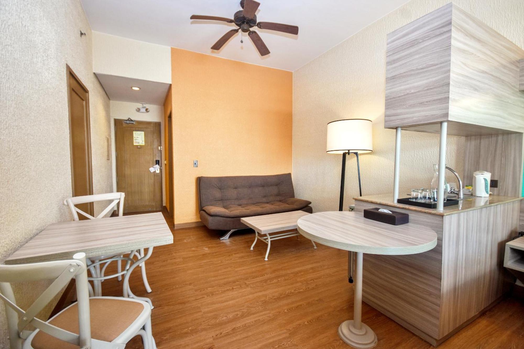 Microtel By Wyndham Boracay Balabag  Dış mekan fotoğraf