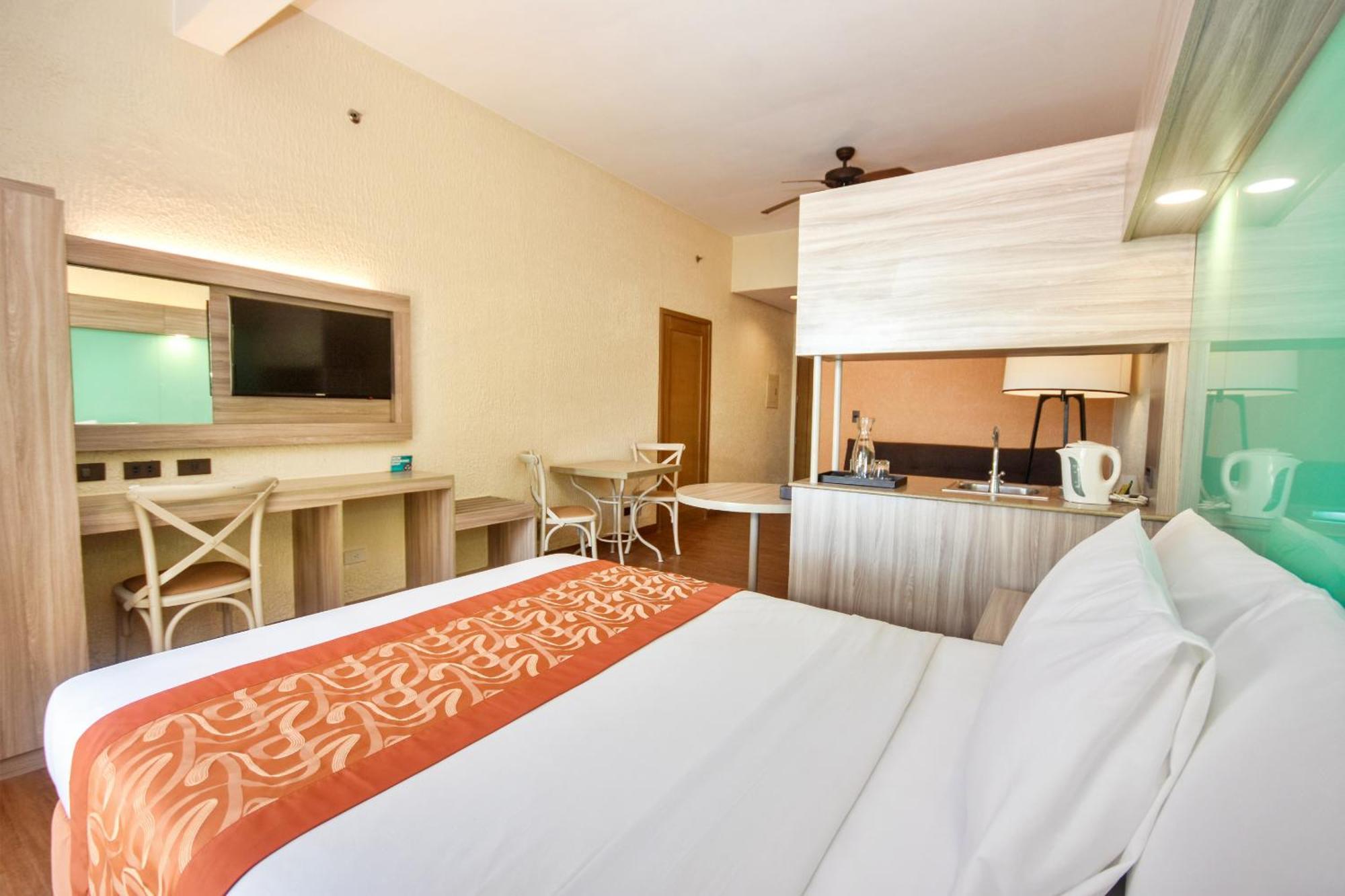 Microtel By Wyndham Boracay Balabag  Dış mekan fotoğraf