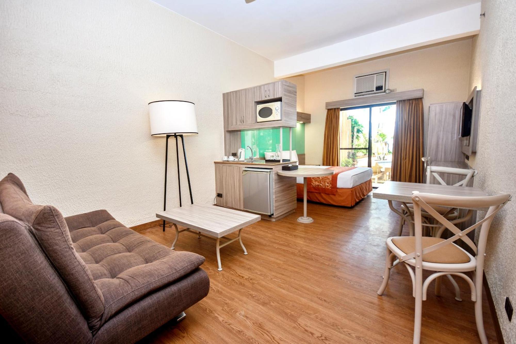 Microtel By Wyndham Boracay Balabag  Dış mekan fotoğraf